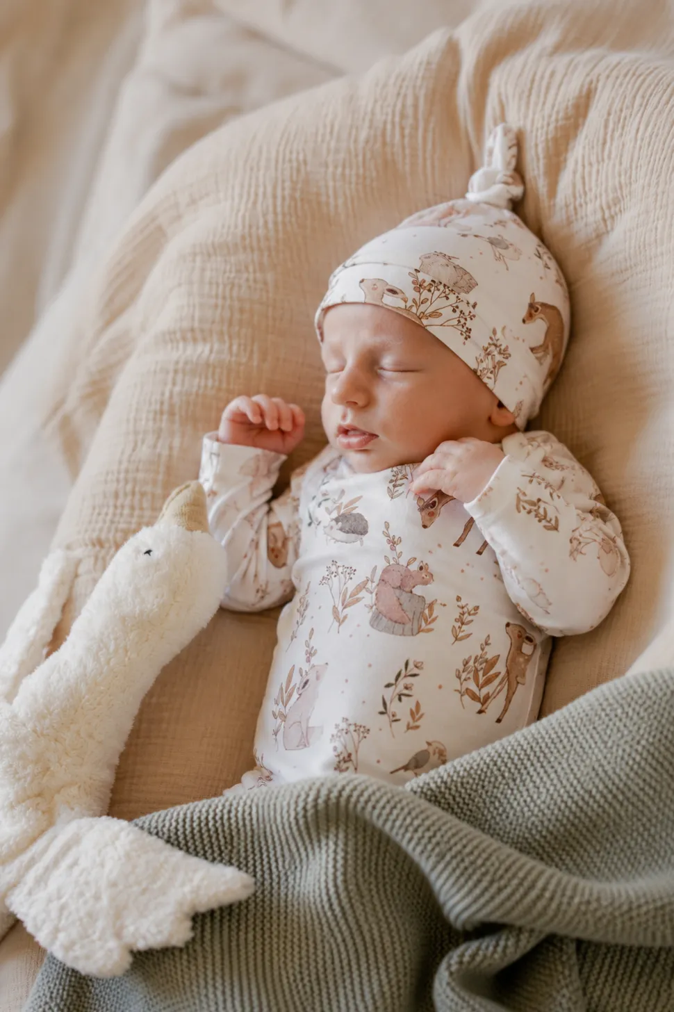 Komplet niemowlęcy 56 cm Forest Friends body 2 szt. + czapeczka